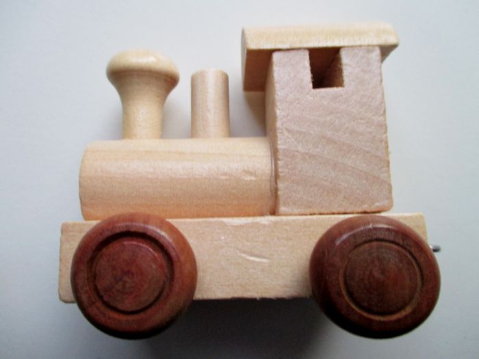 Medinė abėcėlė „Traukinukas“, 3+ (1 vnt. lokomotyvas (nėra sandėlyje), vidurinis arba galinis vagonėlis, raidė)
