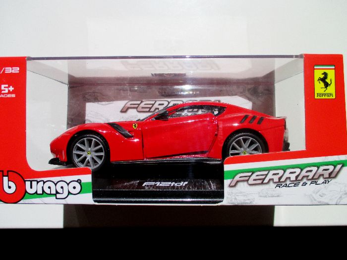 Automobilio „Ferrari F12tdf” modelis, 3+